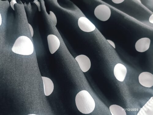 Vestido Negro Elegante para Bebé con un Toque de Distinción