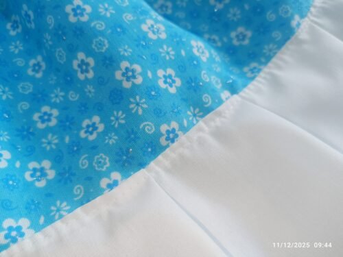 Vestido Celeste Floreado que Transmite Frescura y Mucha Dulzura