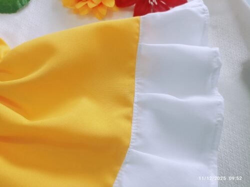 Dulce Vestido Amarillo que Llena de Alegría a la Pequeña