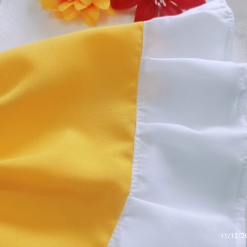 Dulce Vestido Amarillo que Llena de Alegría a la Pequeña