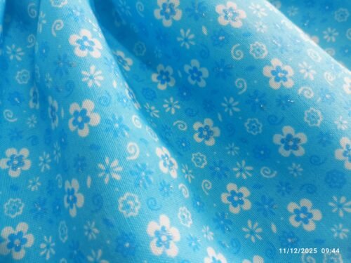 Vestido Celeste Floreado que Transmite Frescura y Mucha Dulzura