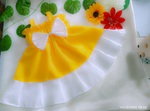 Dulce Vestido Amarillo que Llena de Alegría a la Pequeña